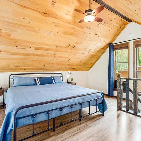 Quaint Loft Cabin W Hot Tub, Firepit, Deck & Grill Hedgesville Экстерьер фото